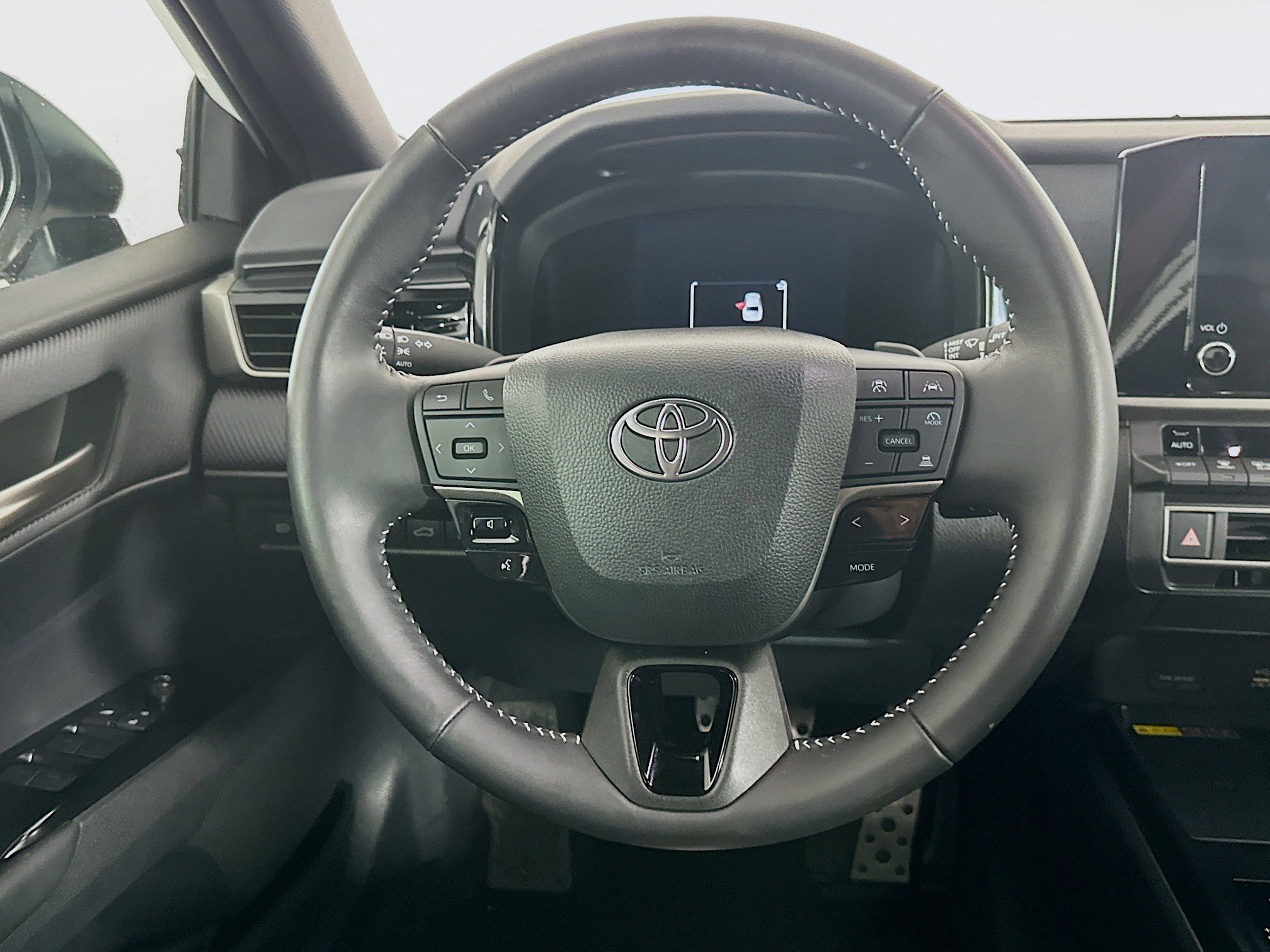 Used 2025 Toyota Camry SE image 18