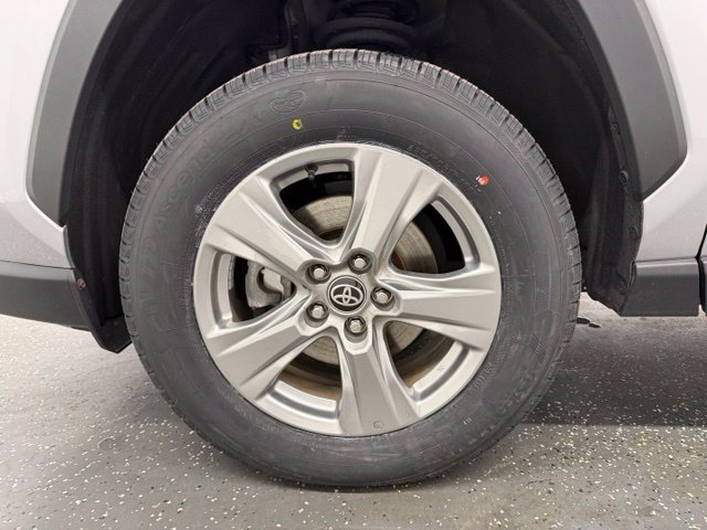 Used 2024 Toyota RAV4 XLE AWD/4WD image 19