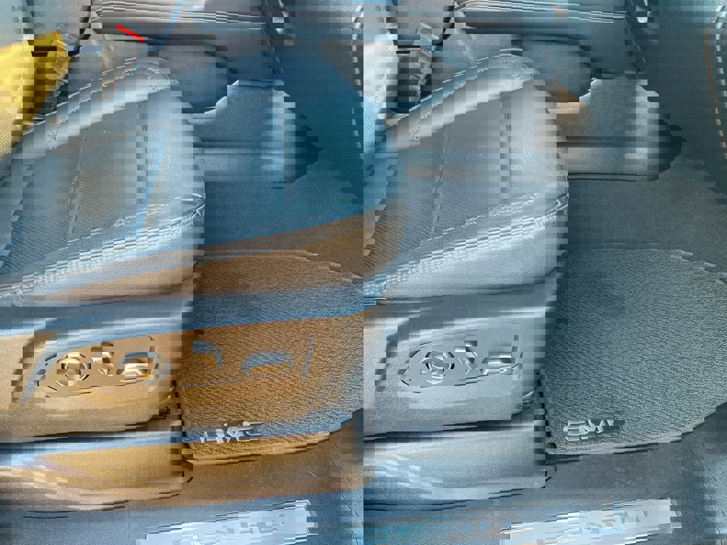 Used 2025 GMC Yukon Denali image 16