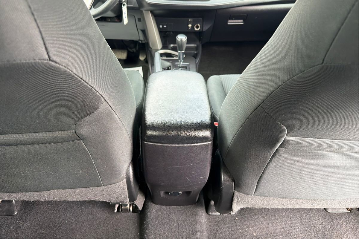 Used 2018 Toyota RAV4 LE w/ All Weather Liner Package image 19