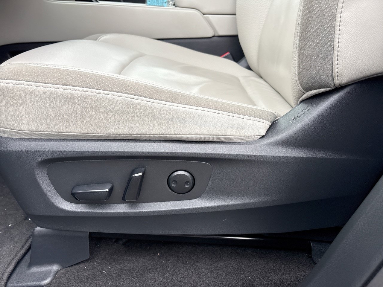 Used 2024 Nissan Pathfinder SL AWD/4WD image 13