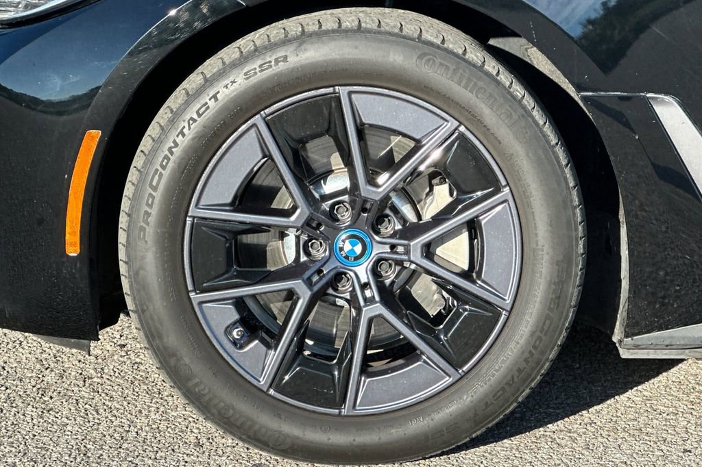 Used 2024 BMW i4 eDrive35 image 32
