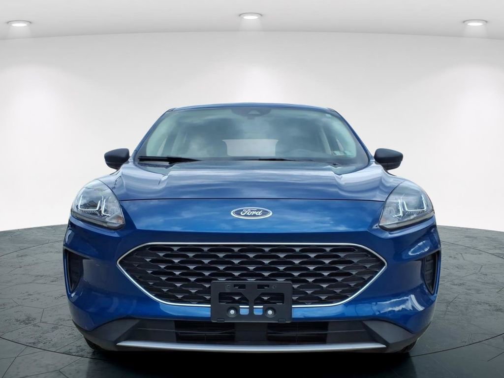 Used 2022 Ford Escape SE w/ Cold Weather Package image 2
