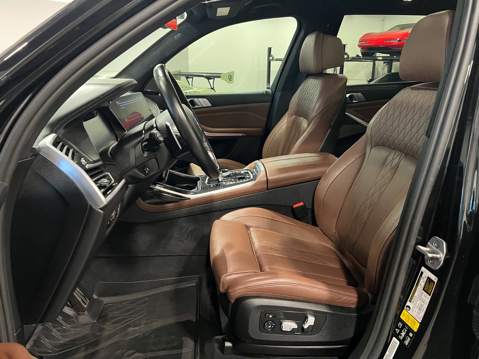 Used 2021 BMW X7 xDrive40i w/ M Sport Package image 9