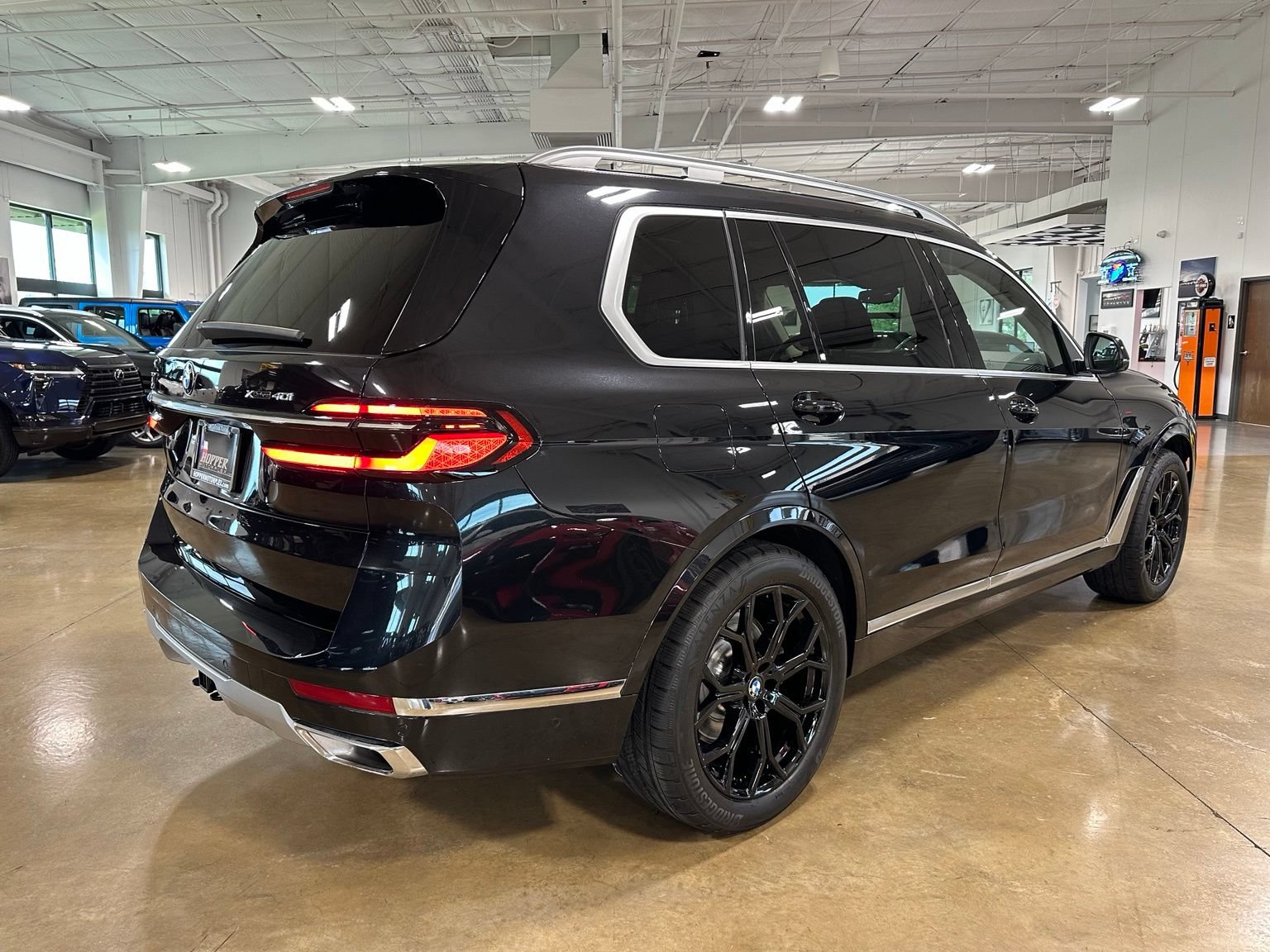 Used 2023 BMW X7 xDrive40i AWD/4WD image 9