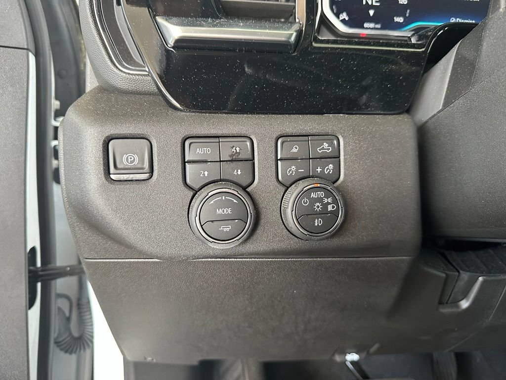 Used 2025 Chevrolet Silverado 2500 LTZ w/ LTZ Convenience Package AWD/4WD image 20