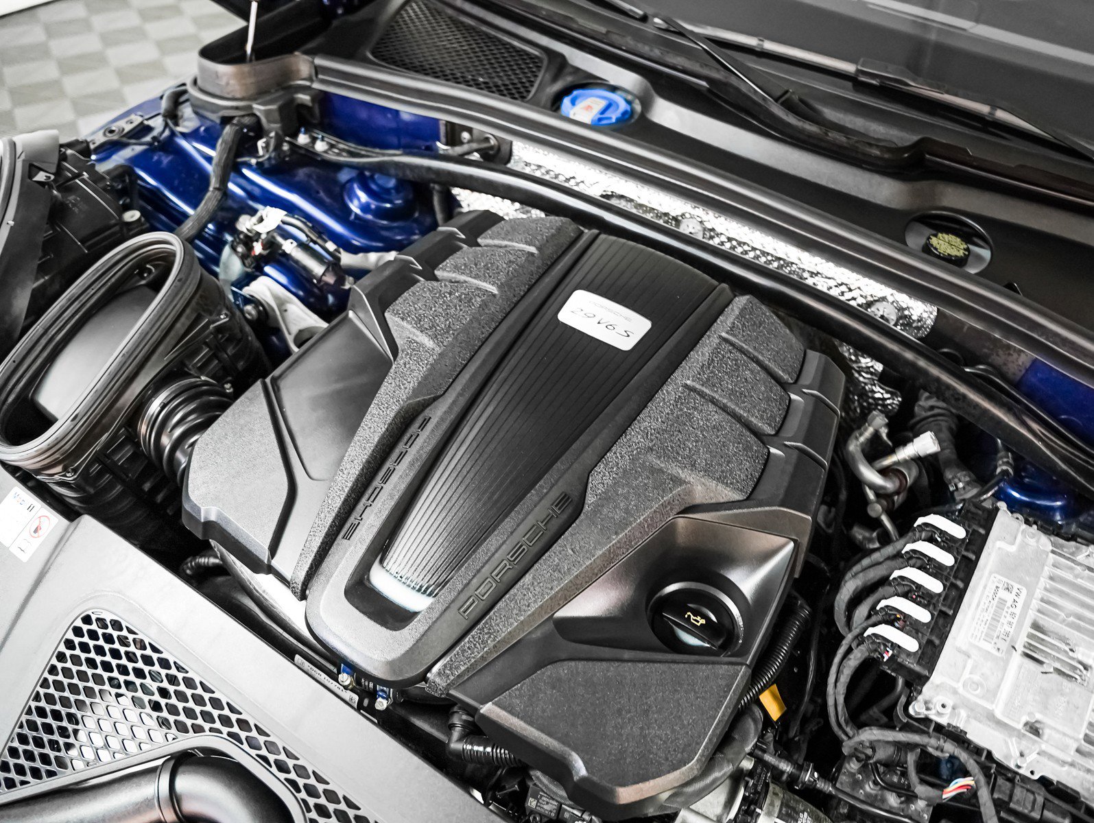 Certified 2024 Porsche Macan S image 12