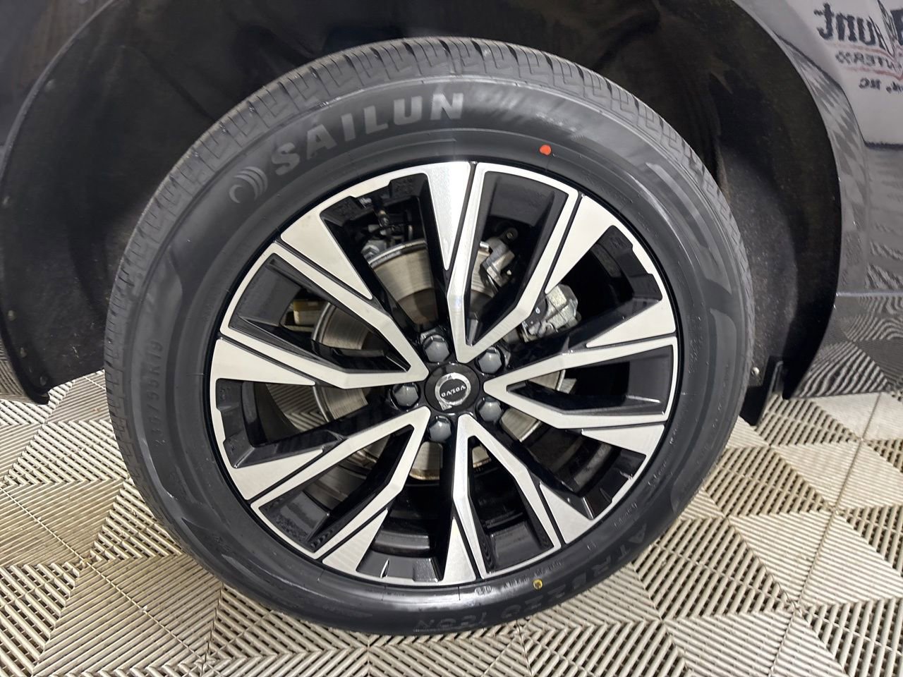 Used 2023 Volvo XC60 B5 Core w/ Climate Package AWD/4WD image 32