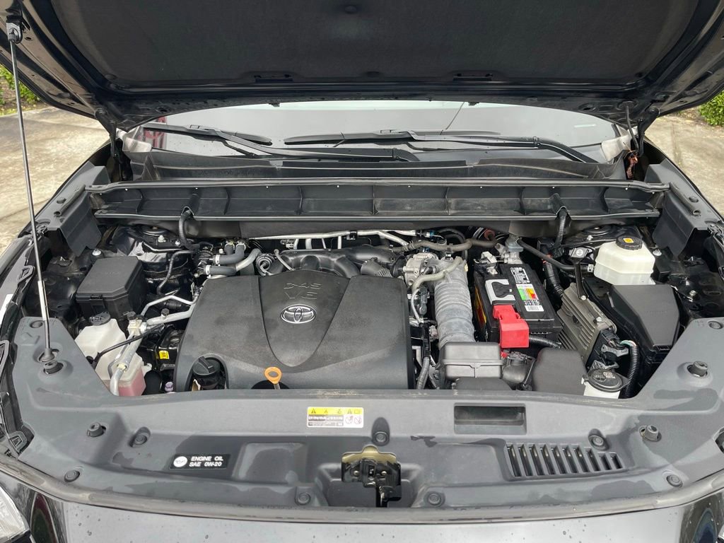 Used 2020 Toyota Highlander XLE image 33