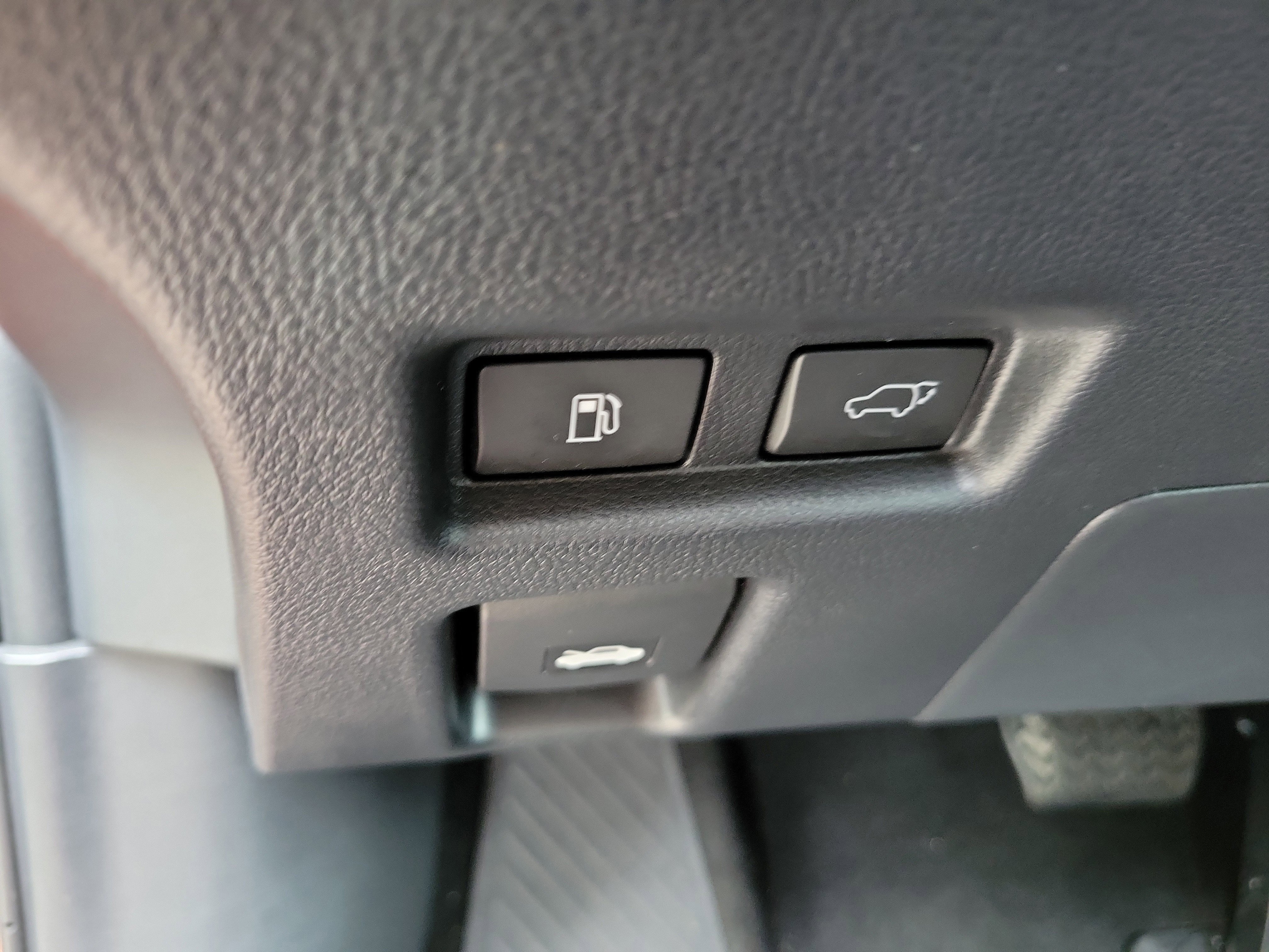 Used 2025 Lexus UX 300h FWD image 26