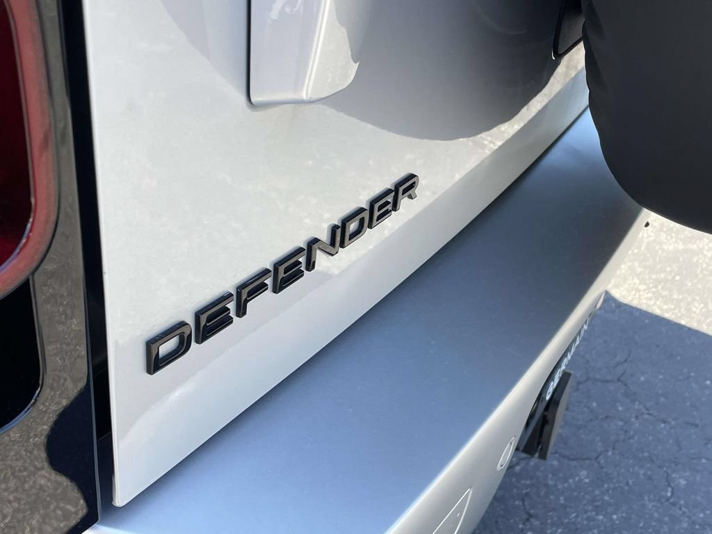 Certified 2024 Land Rover Defender 110 SE AWD/4WD image 8