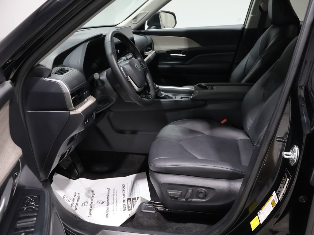 Used 2024 Toyota Grand Highlander AWD image 11