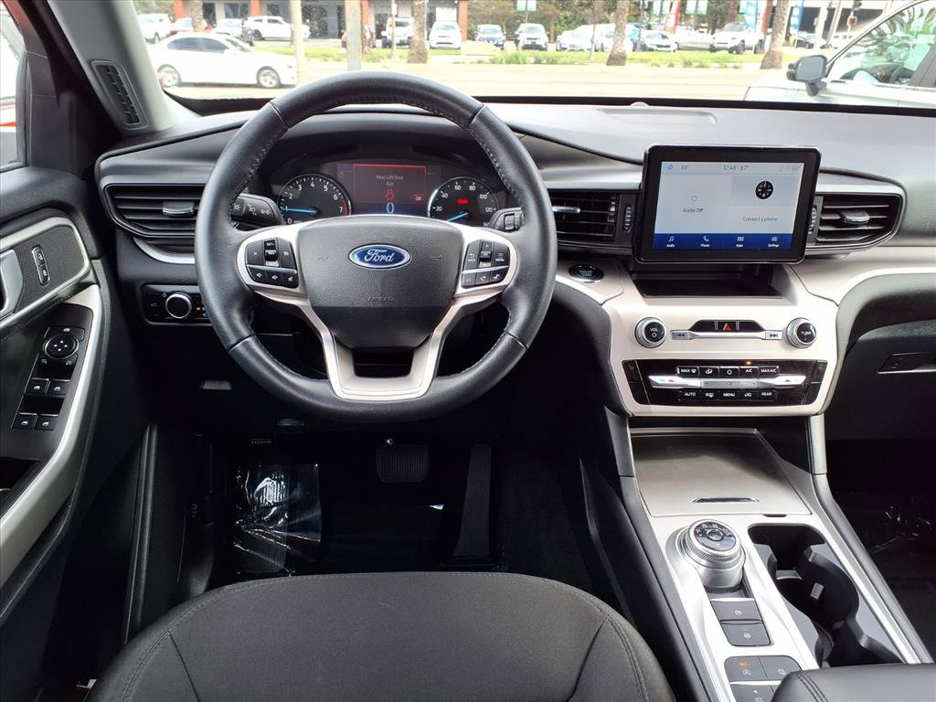 Used 2023 Ford Explorer XLT image 12