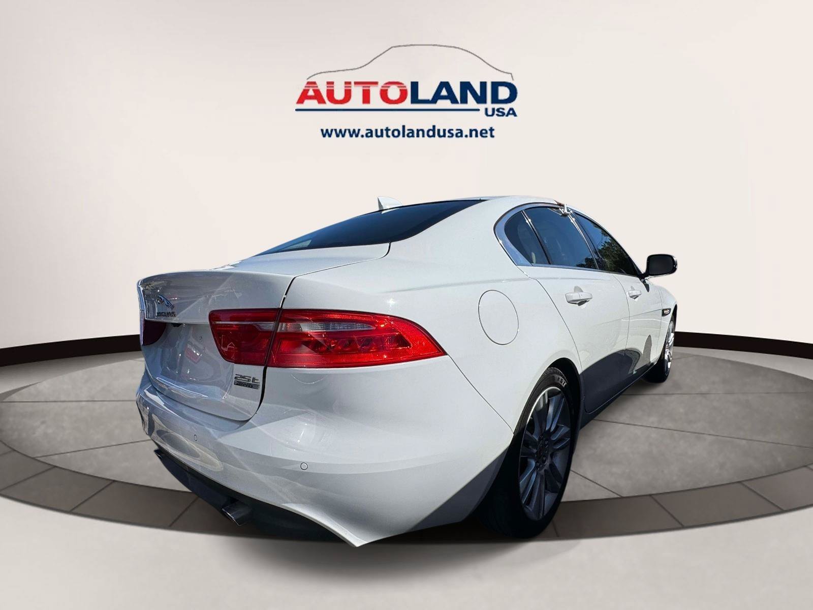 Used 2019 Jaguar XE Premium AWD/4WD image 3