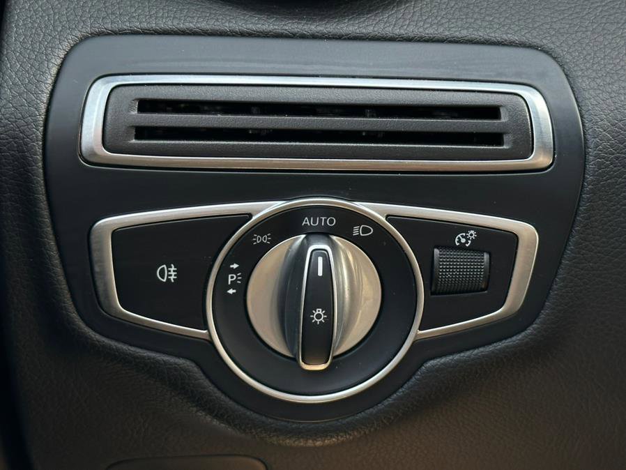 Used 2020 Mercedes-Benz C 300 C 300 4MATIC Sedan image 34