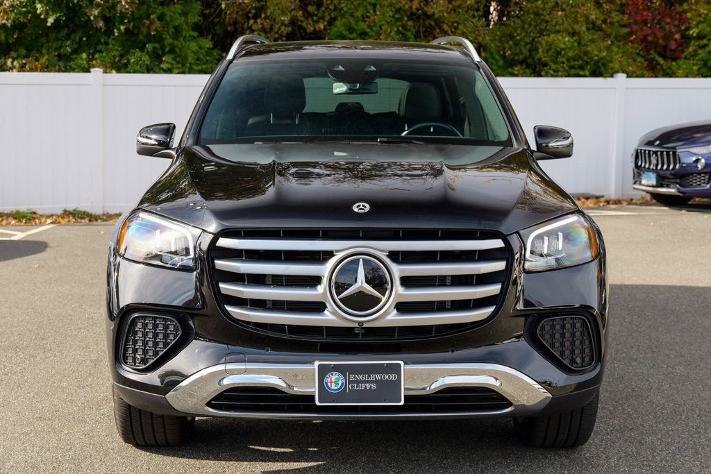 Used 2025 Mercedes-Benz GLS 450 4MATIC image 2