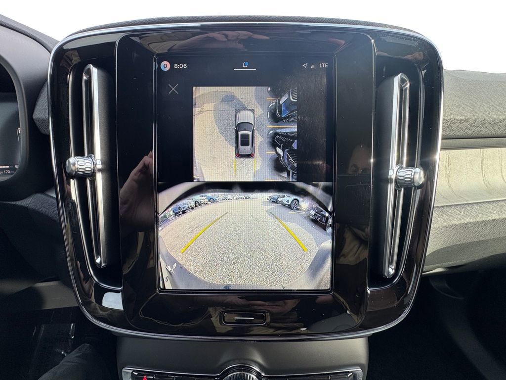 Used 2026 Volvo EX40 Plus w/ Climate Package image 17