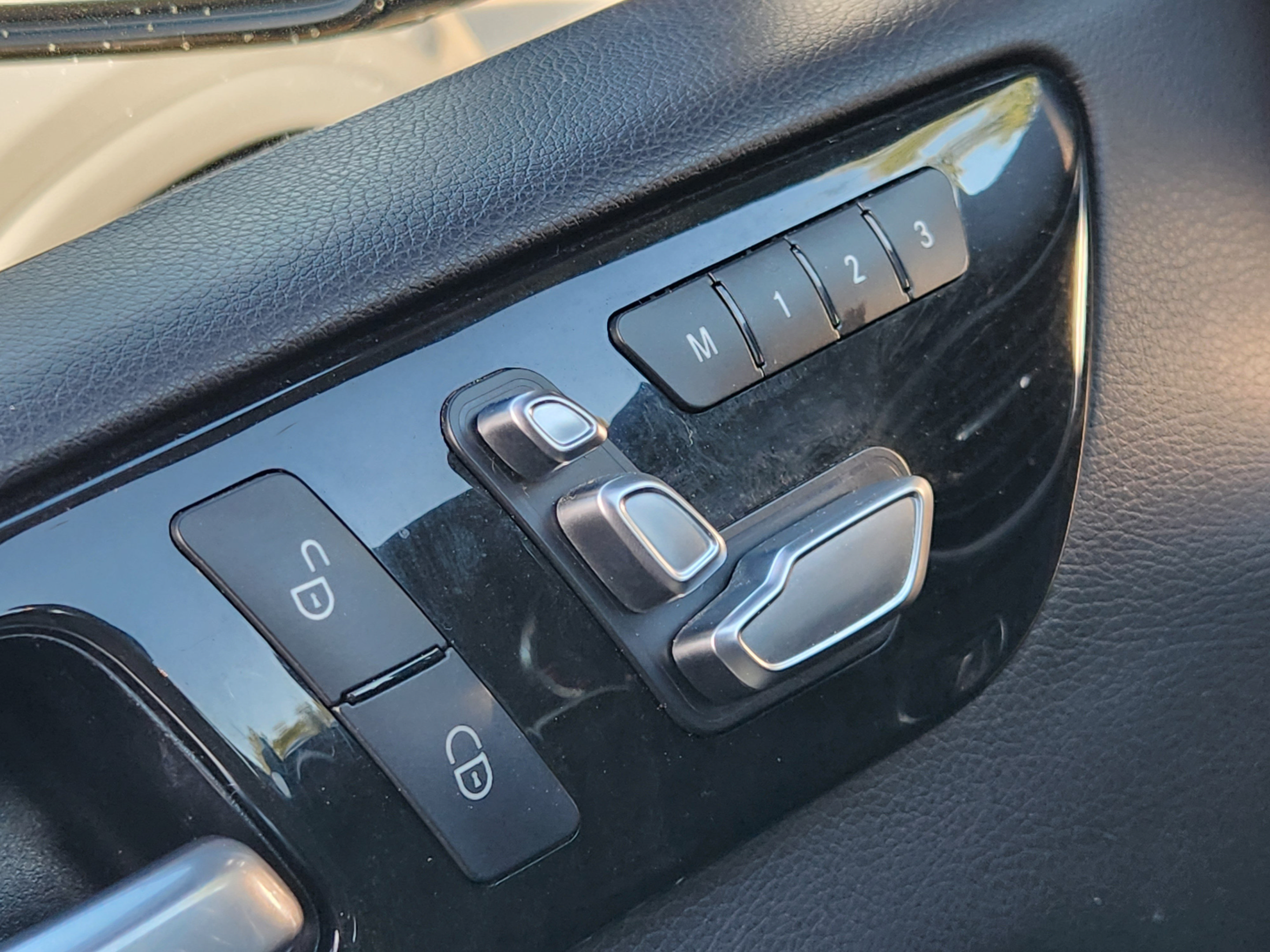 Used 2018 Mercedes-Benz GLE 350 image 17