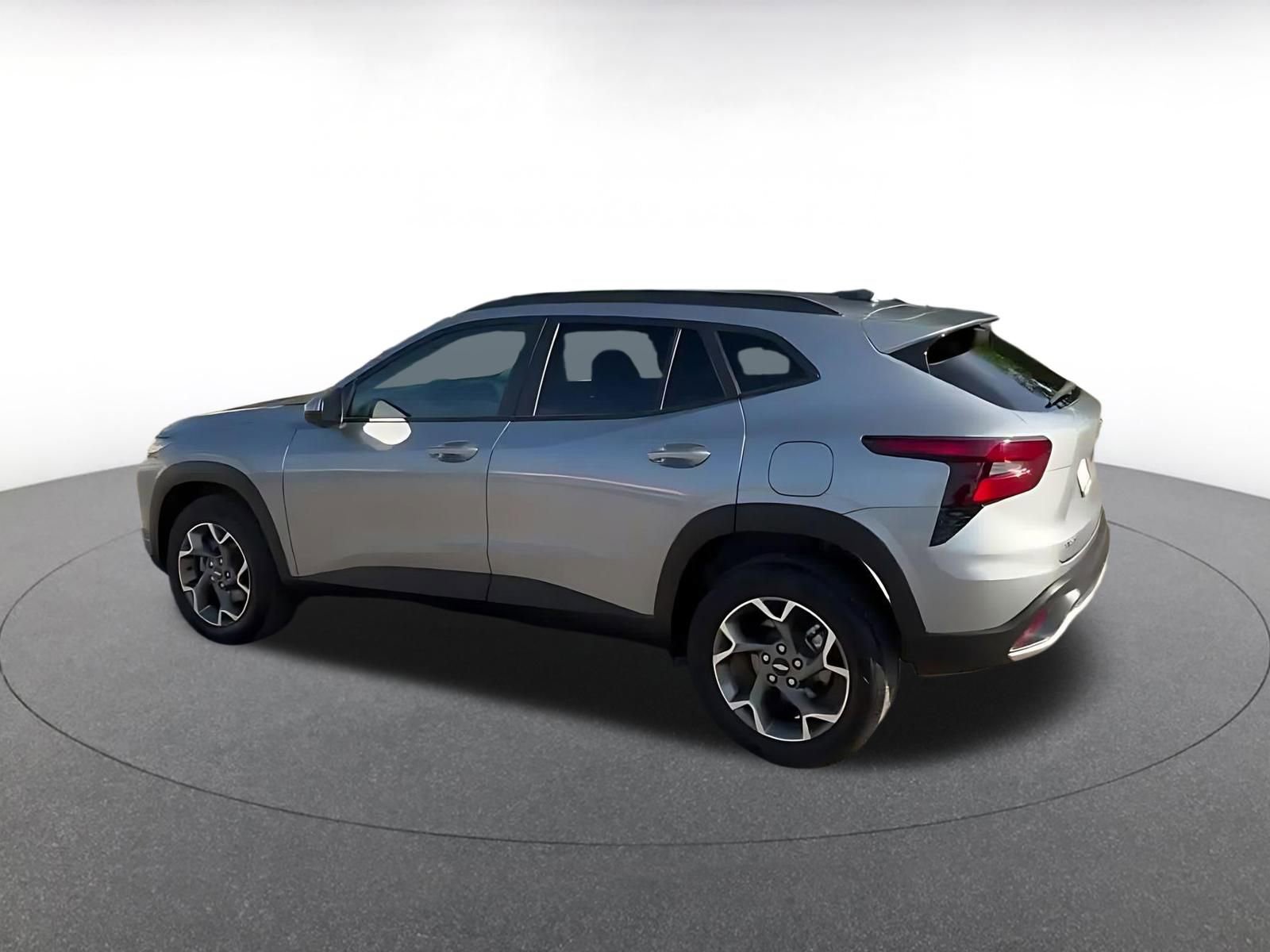 Used 2025 Chevrolet Trax LT FWD image 10