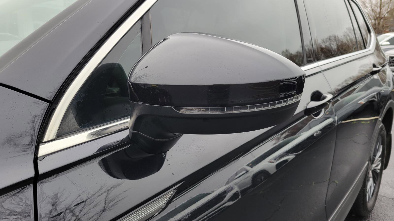 Used 2022 Volkswagen Tiguan SE w/ Panoramic Sunroof Package image 11