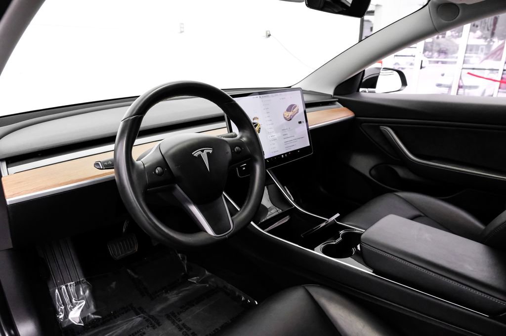 Used 2019 Tesla Model 3 Standard Range RWD image 3