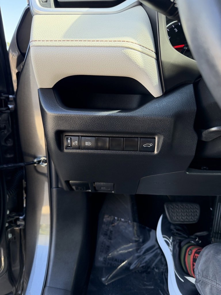 Used 2021 Toyota RAV4 XLE Premium image 21