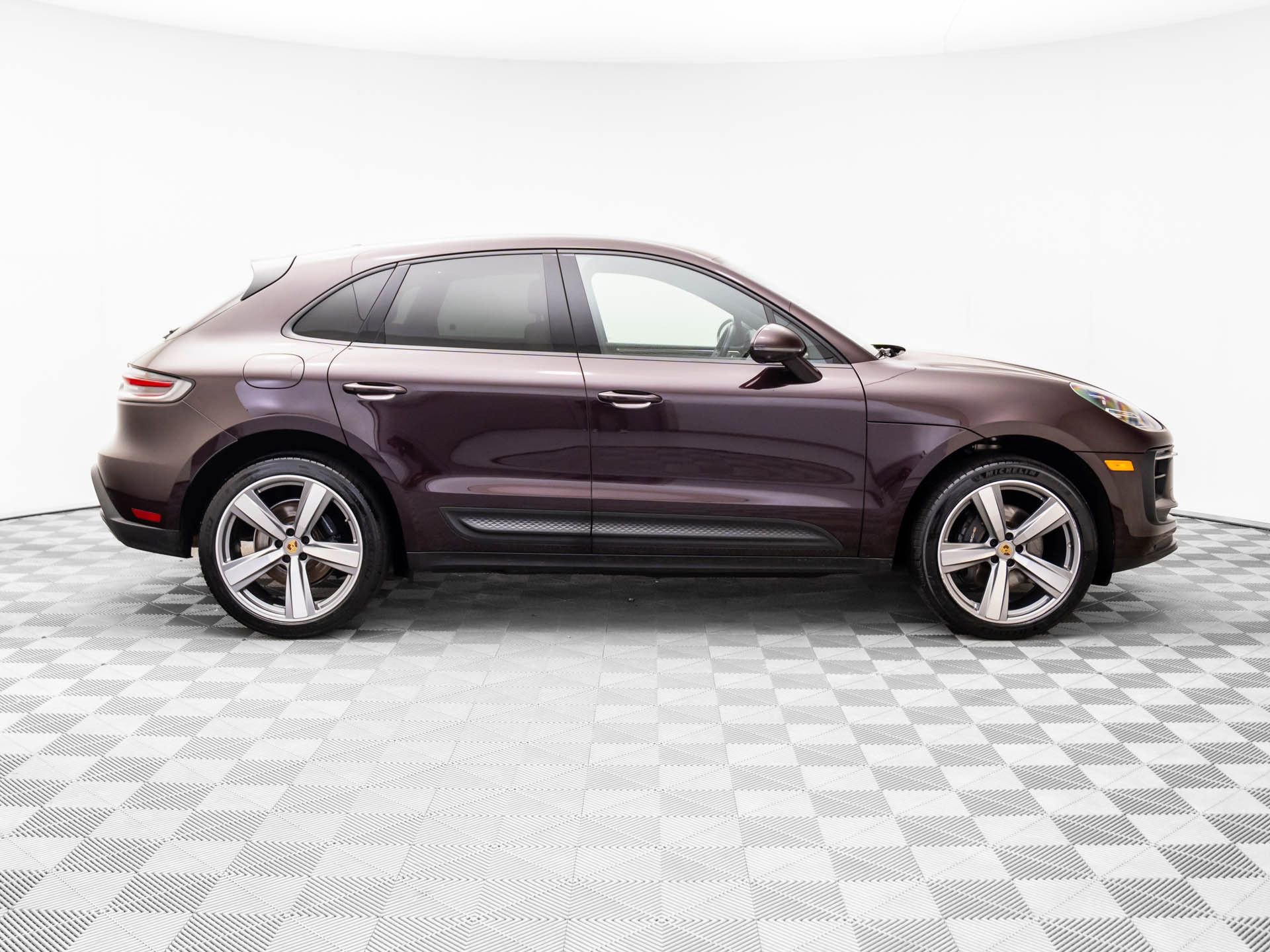 Certified 2023 Porsche Macan image 8