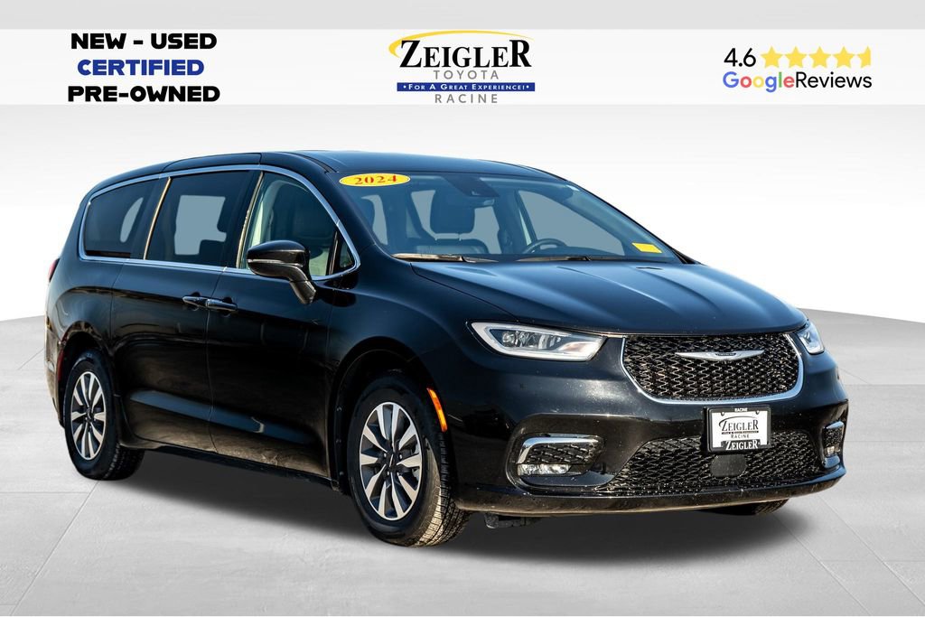 Used 2024 Chrysler Pacifica Select image 1