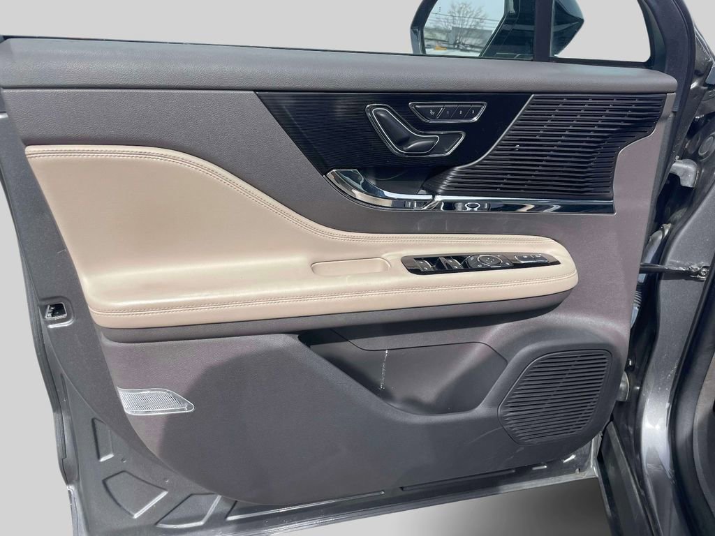 Used 2022 Lincoln Corsair AWD w/ Equipment Group 101A image 16