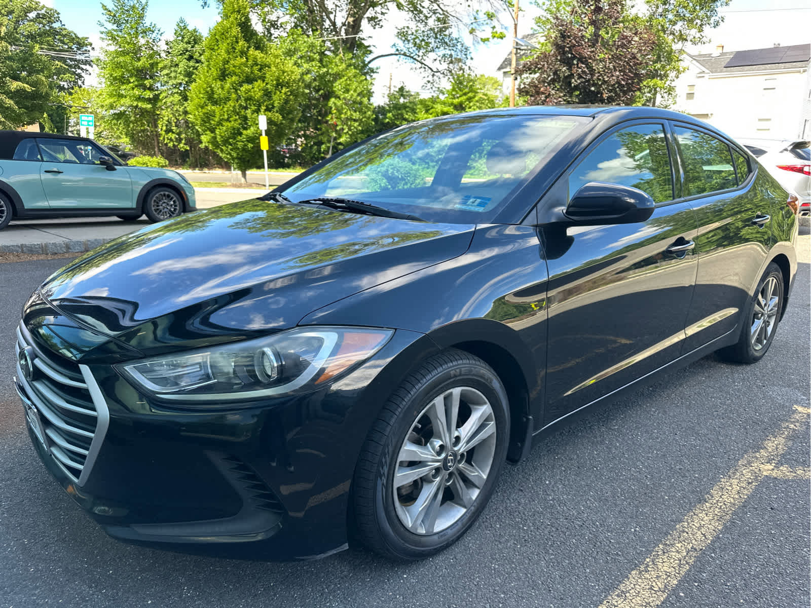 Used 2017 Hyundai Elantra SE FWD image 1