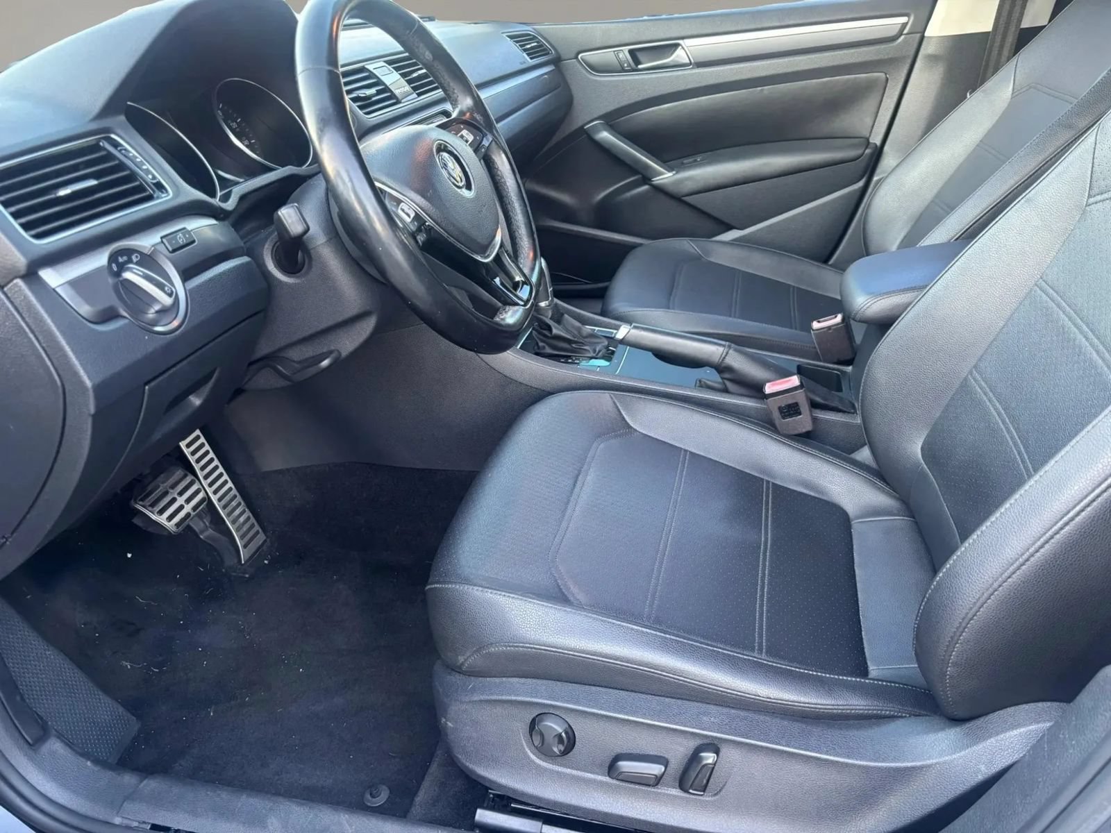Used 2018 Volkswagen Passat 2.0T R-Line FWD image 7