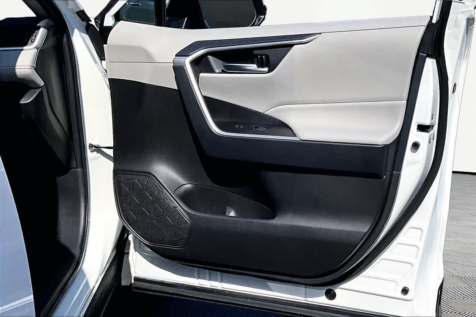 Certified 2024 Toyota RAV4 XLE FWD image 23