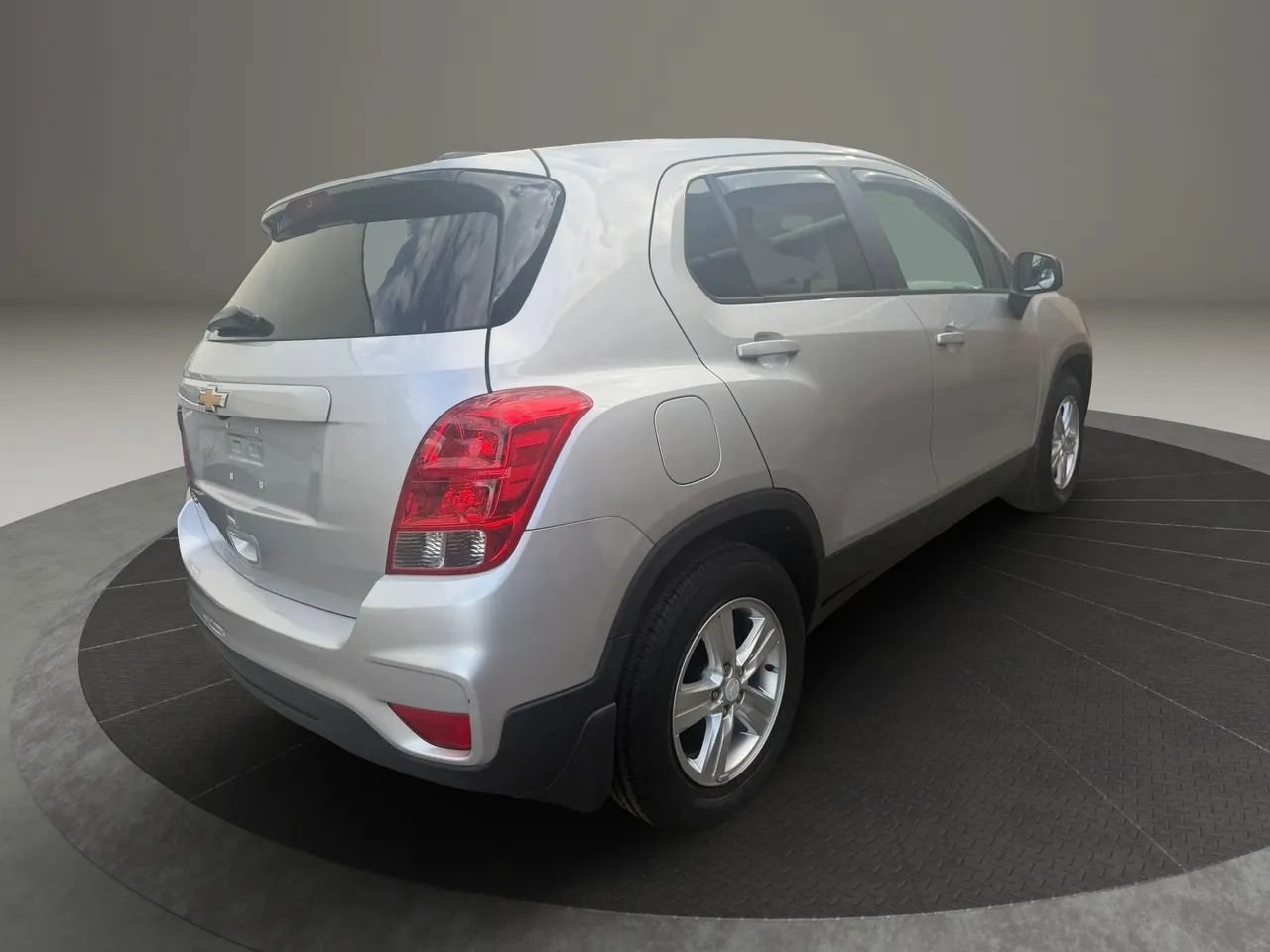 Used 2020 Chevrolet Trax LS w/ Tint and Cruise Package FWD image 5