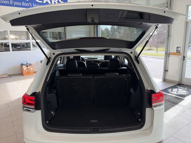Certified 2022 Volkswagen Atlas SE w/ Black Wheel Package image 32