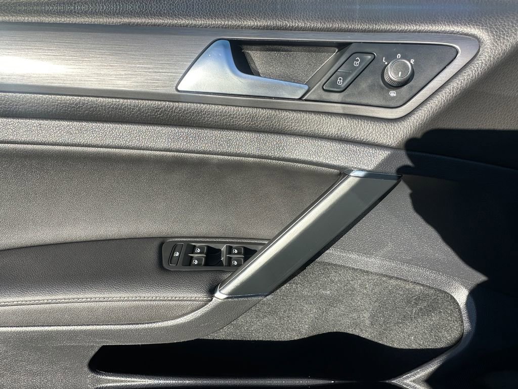 Used 2021 Volkswagen Golf 4-Door image 11