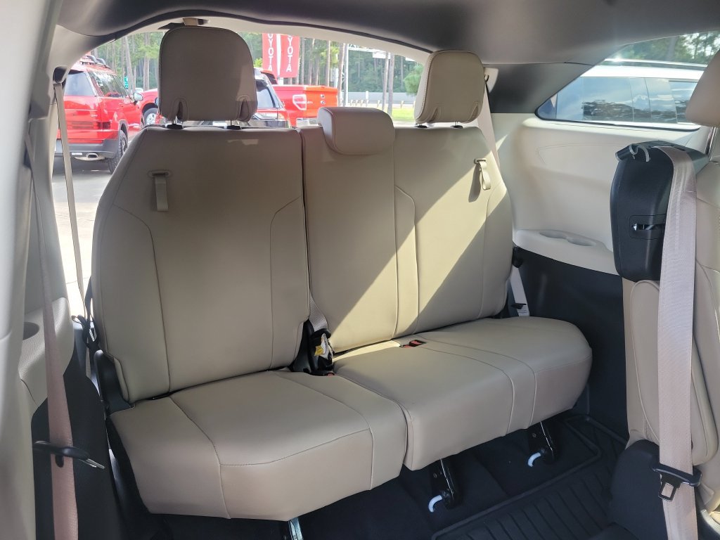 Used 2022 Toyota Sienna XLE FWD image 26