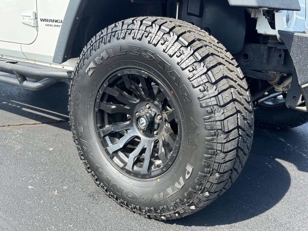 Used 2017 Jeep Wrangler Unlimited Rubicon w/ Cold Weather Group AWD/4WD image 22