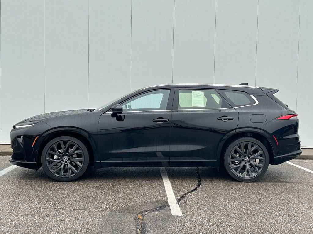 Used 2025 Toyota Crown Signia w/ Advanced Technology Package image 2