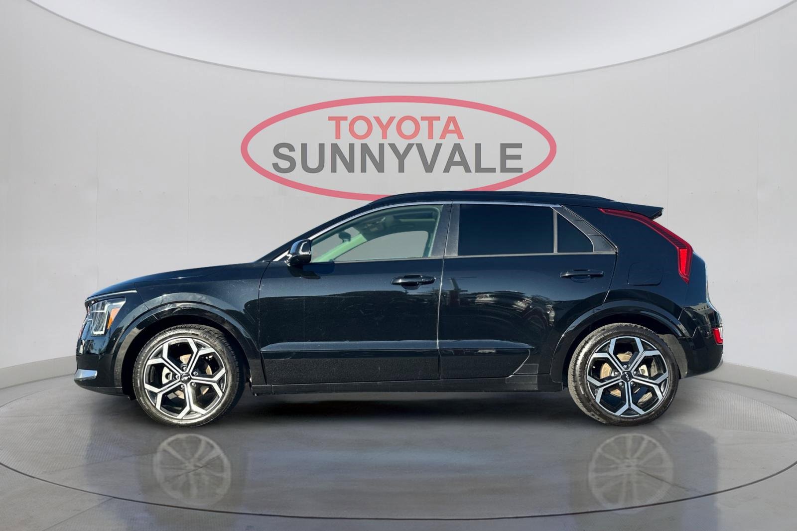 Used 2023 Kia Niro EX Touring image 6