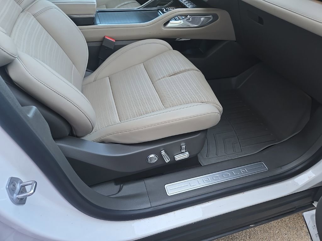 Used 2025 Lincoln Nautilus Reserve image 81