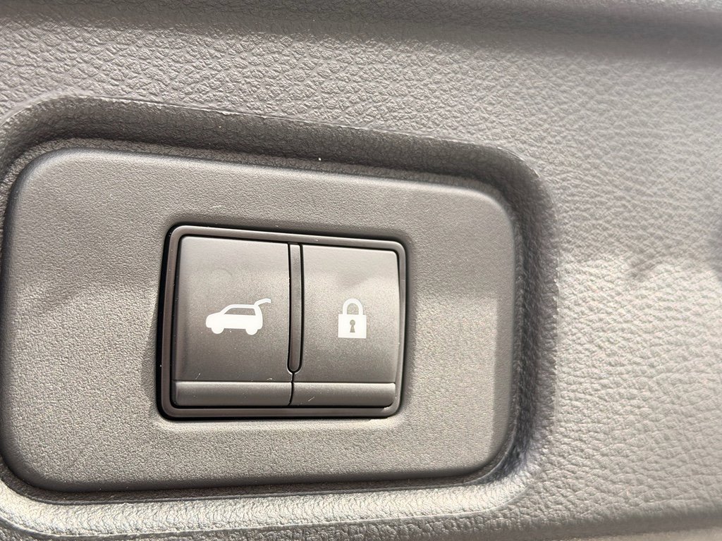 Used 2024 Nissan Pathfinder Platinum w/ Cargo Package image 26