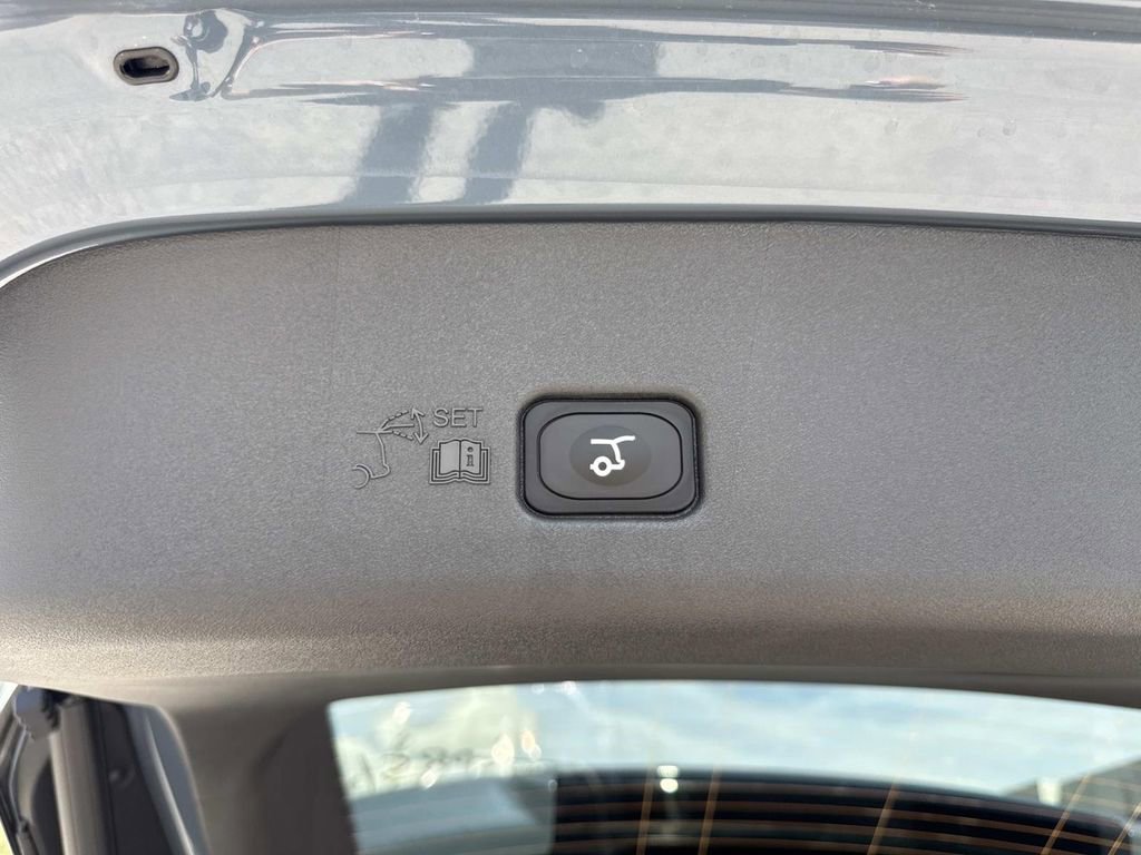 New 2026 Lincoln Nautilus Premier AWD/4WD image 12