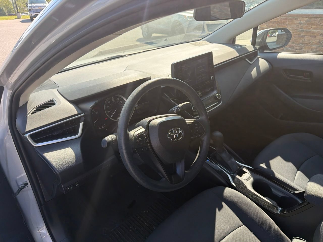 Used 2022 Toyota Corolla LE FWD image 4