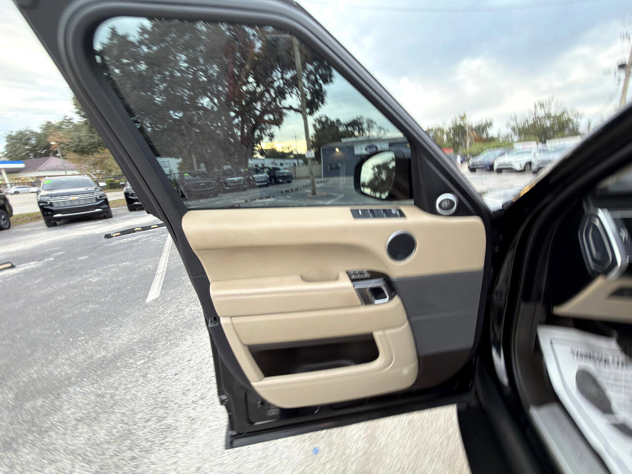 Used 2016 Land Rover Range Rover Sport HSE image 16