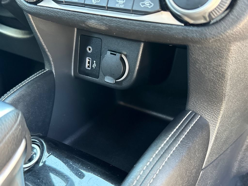 Used 2018 Nissan Kicks SV FWD image 15
