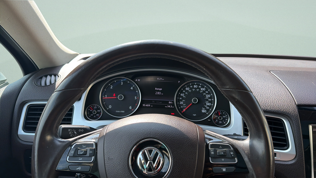 Used 2013 Volkswagen Touareg Sport AWD/4WD image 13