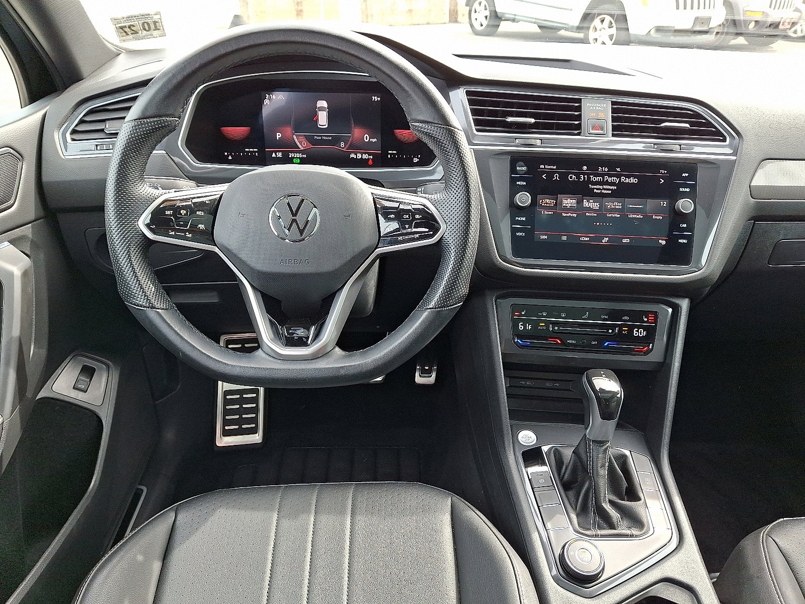 Used 2022 Volkswagen Tiguan SE R-Line image 11