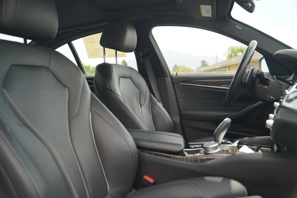 Used 2019 BMW 530e xDrive w/ Convenience Package AWD/4WD image 14