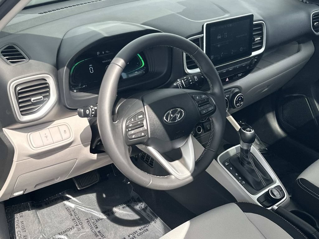 Used 2025 Hyundai Venue SEL FWD image 10