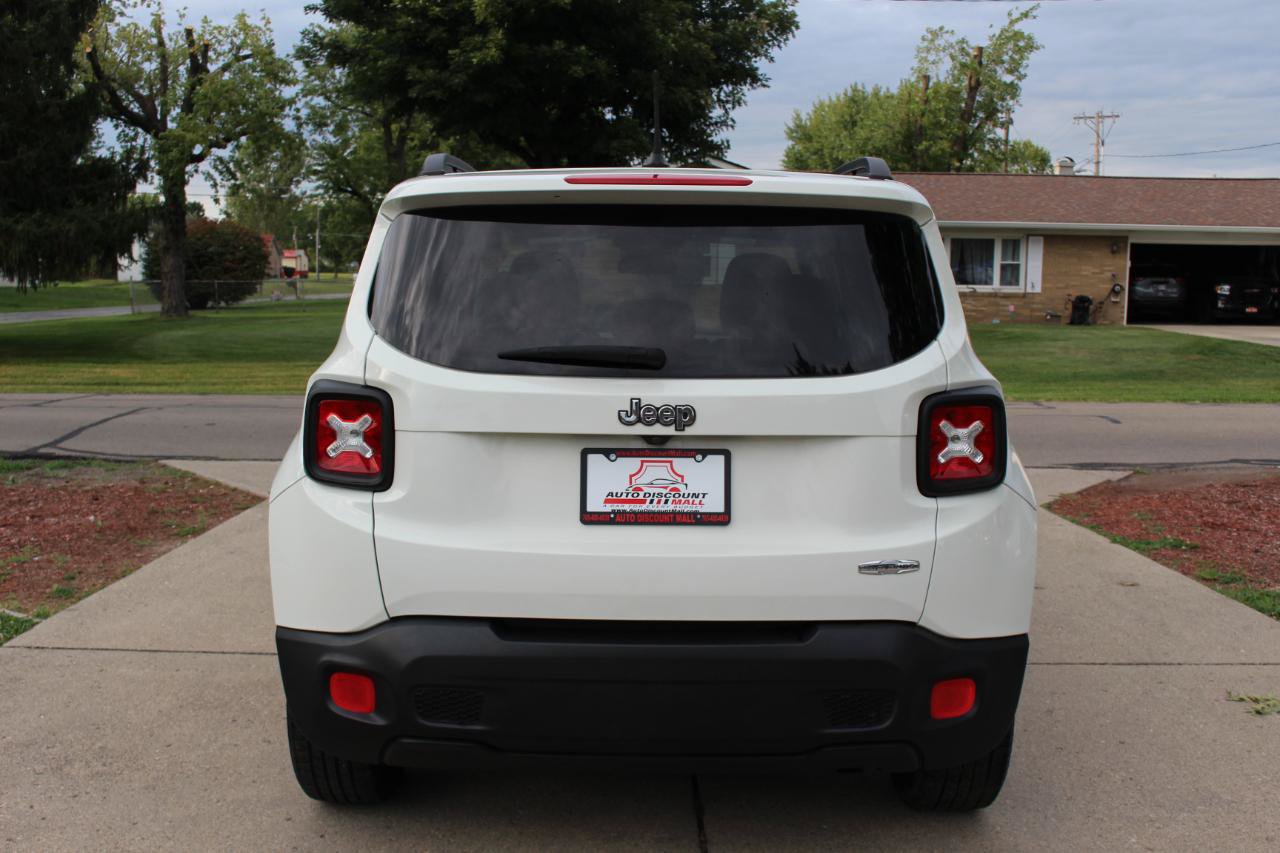 Used 2016 Jeep Renegade Latitude w/ Cold Weather Group FWD image 8